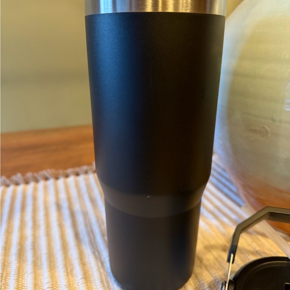 Stanley Matte Black IceFlow 2.0 Flip Straw Tumbler - Picture 6 of 13